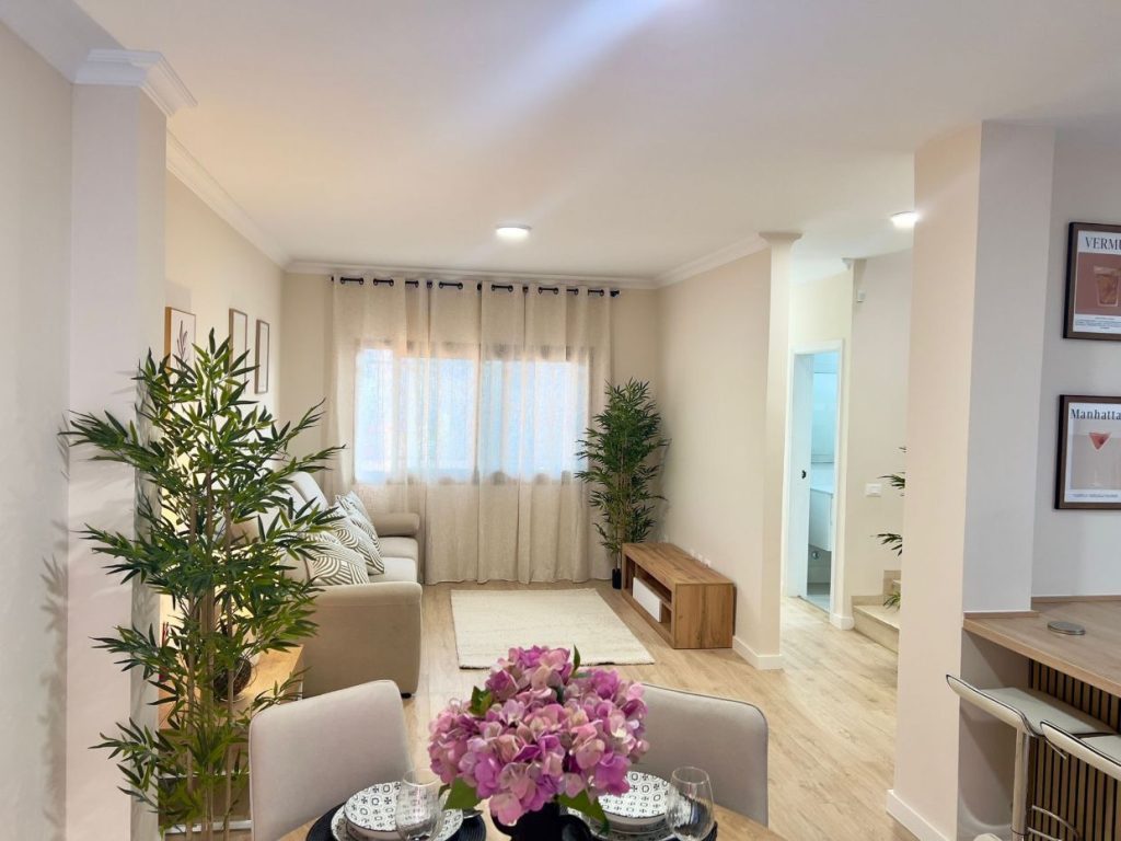 Chalet Adosado Reformado en El Galeón