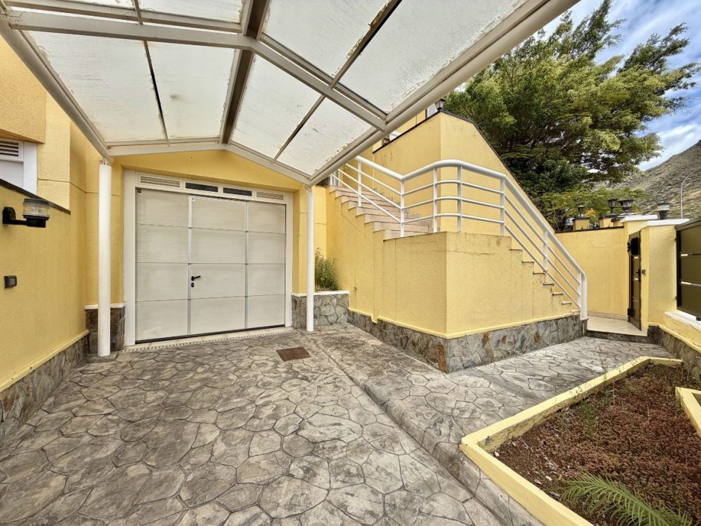chalet adosado en Residencial Anaga